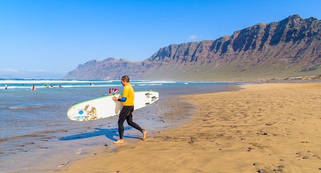 "Los Mejores Spots de Surf en Lanzarote"